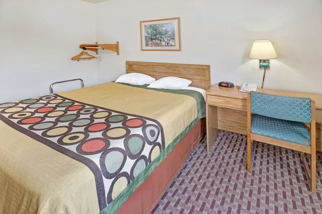 غرفة بسرير كينج، Super 8 by Wyndham Canonsburg/Pittsburgh Area 1/3