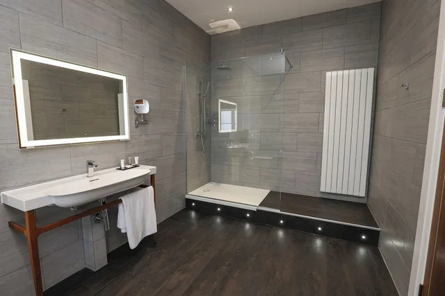 Castle, Resort, Executive, King Bed, Sofa، The Vale & Golf Club 10/10
