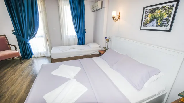 غرفة عائلية بسرير مزدوج وسرير فردي بإطلالة على البحر، Karaburun Konak Hotel 5/10
