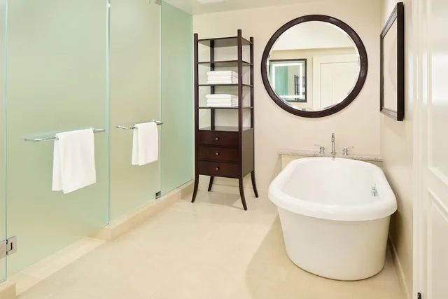 2 Bedrooms, Deluxe, Suite, 2 Double Beds, King Bed, Resort View, Sofa، Hilton Grand Vacations Club Kings’ Land Waikoloa 13/14
