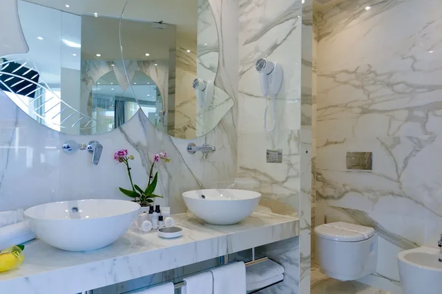 Junior Suite, Double Bed, Partial Lake View، Park Hotel Imperial Centro Tao Natural Medical Spa 10/10