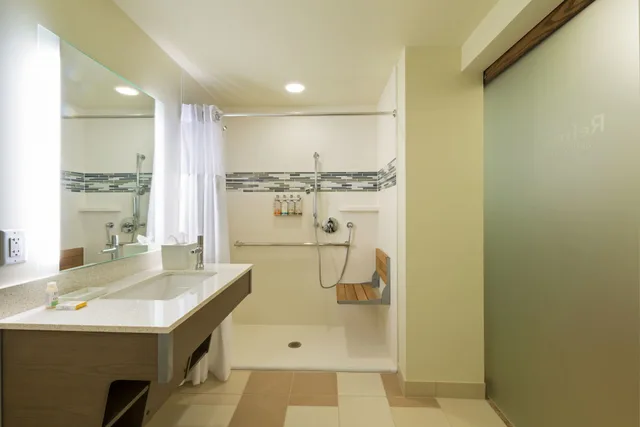جناح بسرير كينج بغرفة نوم واحدة لذوي الإعاقة، EVEN Hotel Norwalk 5/5