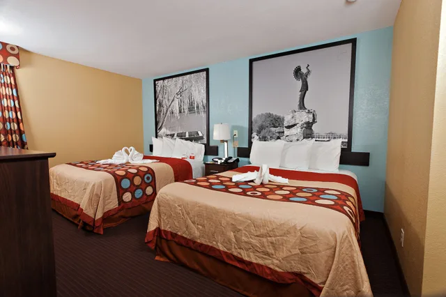 غرفة بسريرين كوين يُسمح فيها بالحيوانات الأليفة، Super 8 by Wyndham Wichita Airport 8/10