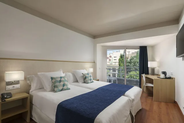 Room, Twin Beds, Hotel Costa Malaga (Adults Recommended) by Pierre & Vacances 2/2