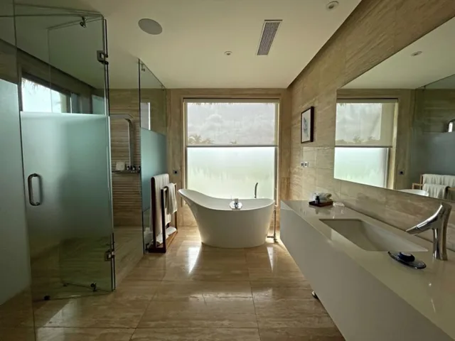 2 Bedrooms, Suite, 1 King and 2 Queen Beds, Beach Front, Eden Roc At Cap Cana 4/5
