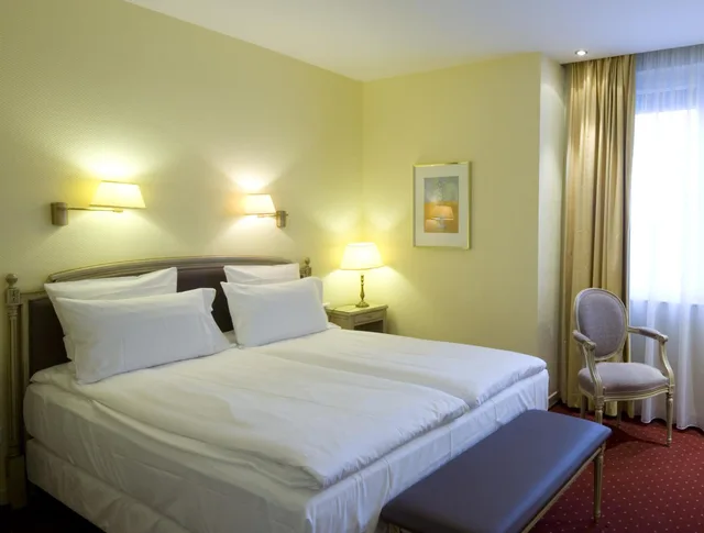 غرفة قياسية بسرير مزدوج أو سريرين منفصلين، Grand Hotel Bristol 4/8