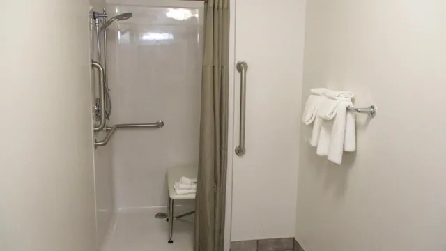 1 Queen Bed - Smoking, Micfridge، Motel6 North Olmsted, OH - Cleveland 5/6