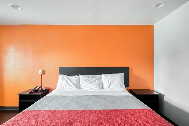 غرفة بسرير كينج، OYO Hotel Baton Rouge East I-12 Louisiana 5/6