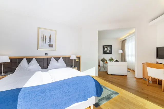 جناح بسرير مزدوج مع أريكة، Turmhotel Victoria 2/10