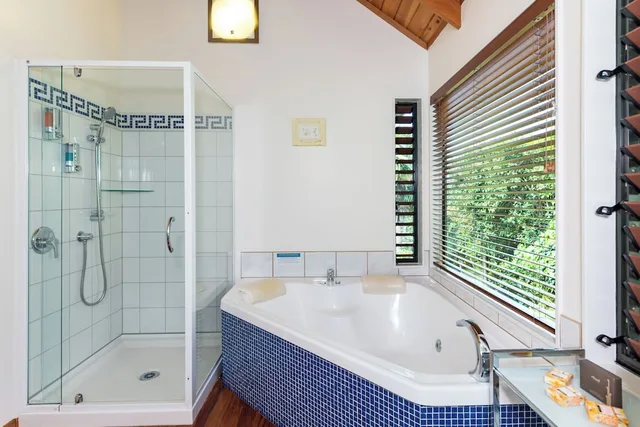 Tree Top, Studio, King Bed, Hot Tub، Abri Apartments 10/10
