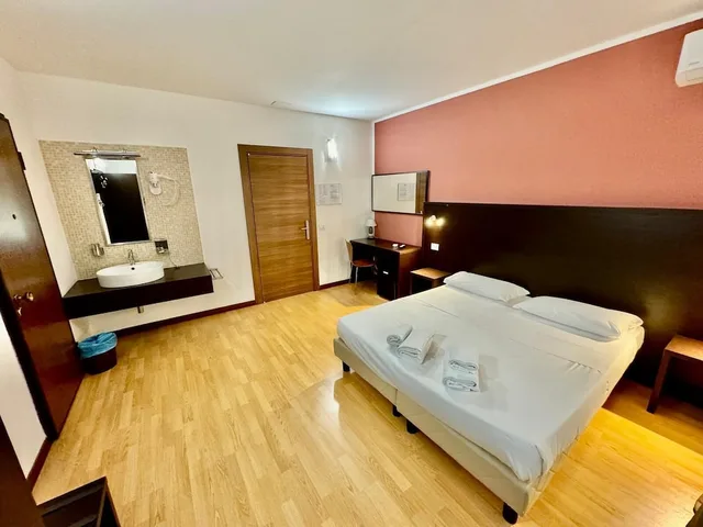 Economy, Double Bed, External Bathroom، Guidi 3/9