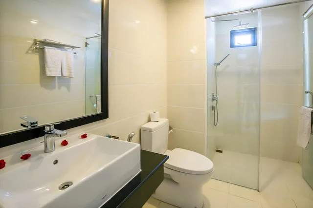 Deluxe, Single, 2 Double Beds, City View، Ocean Haven Hotel 2/4