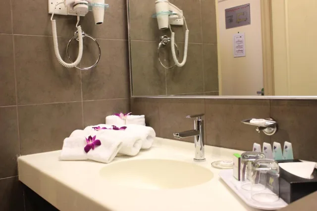 غرفة ديلوكس بسريرين منفصلين، Hotel Maluri 2/2