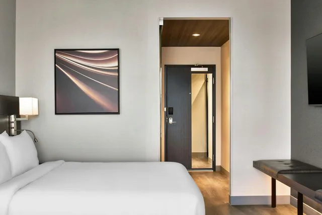 Room, King Bed, Campus View، Ac Hotel Auburn 2/10