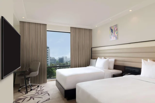 غرفة قياسية بسريرين منفصلين، Hilton Garden Inn Pune Hinjawadi 2/4