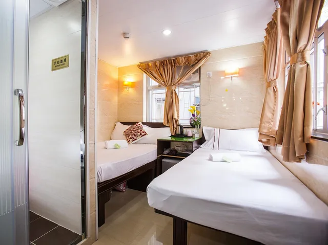 غرفة ثلاثية، Comfort Guest House 2/2