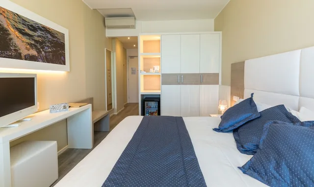 1 Bedroom, Romantic, King Bed, Sea View, Hotel Aurora 4/7
