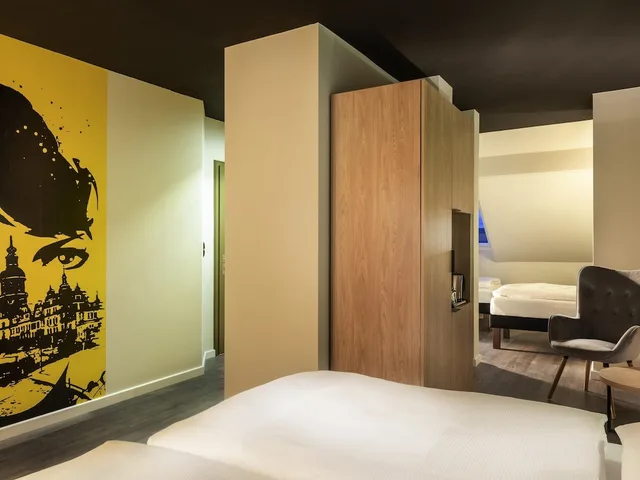 غرفة عائلية بسرير مزدوج وسريرين منفصلين، Ibis Styles Dresden Neustadt 2/3