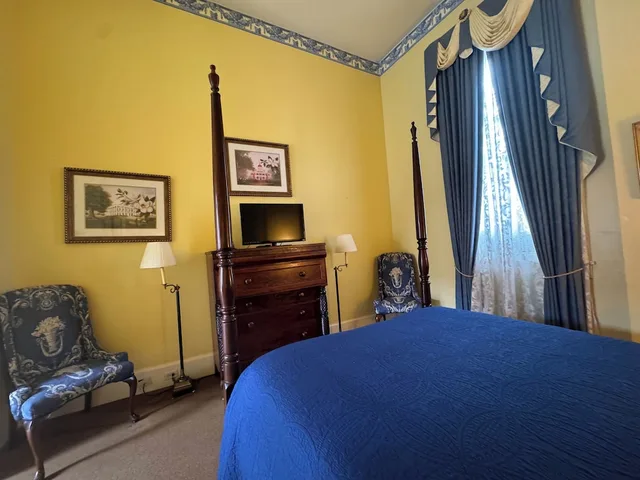 جناح بسرير كوين، The Guest House Historic Mansion 1/9