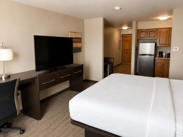استوديو بسرير كينج بمطبخ صغير، Astoria Hotel and Event Center 4/6