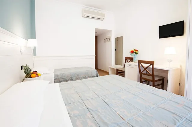 غرفة ثلاثية بسرير مزدوج وسرير فردي، Hotel La Camogliese 6/7