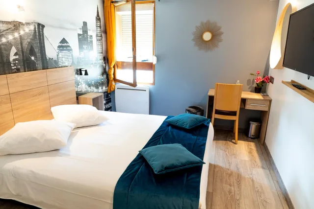 غرفة كومفورت ثلاثية بسرير كوين وسرير فردي، Hotel Bagatelle Paris Nord Roissy 1/1