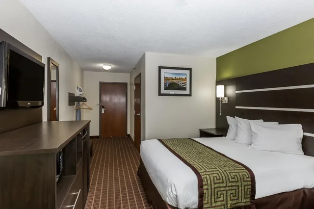 غرفة قياسية بسرير كينج، Baymont By Wyndham Louisville South I 65 1/7