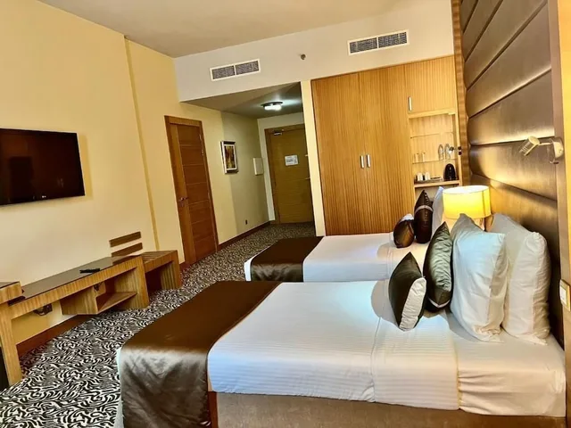 Deluxe Room with Two Twin Beds، Copthorne Hotel Sharjah 4/8