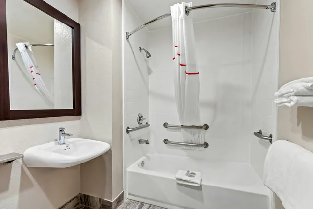 غرفة ديلوكس بسريرين مزدوجين لذوي الإعاقة، Red Roof Inn Phoenix North - I-17 at Bell Rd 3/4