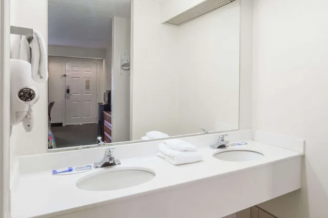 غرفة قياسية بسريرين مزدوجين، Days Inn by Wyndham Petersburg/South Fort Lee 7/7