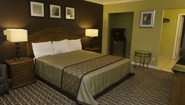 غرفة بسرير كينج للمدخنين، Kings Motel Inglewood By Magnuson Worldwide 1/3