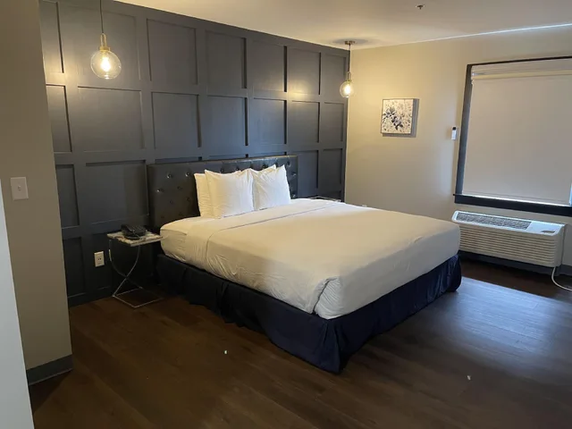 جناح ديلوكس، The Chateau Hotel And Conference Center 2/2