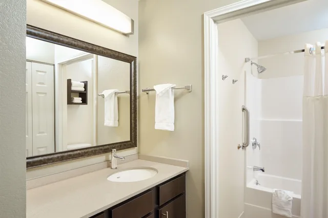 جناح بسرير كوين، STAYBRIDGE SUITES LINCOLNSHIRE 1/3