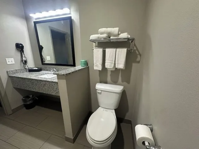 Basic, Triple, 3 Queen Beds, Catoosa Inn and Suites 3/3