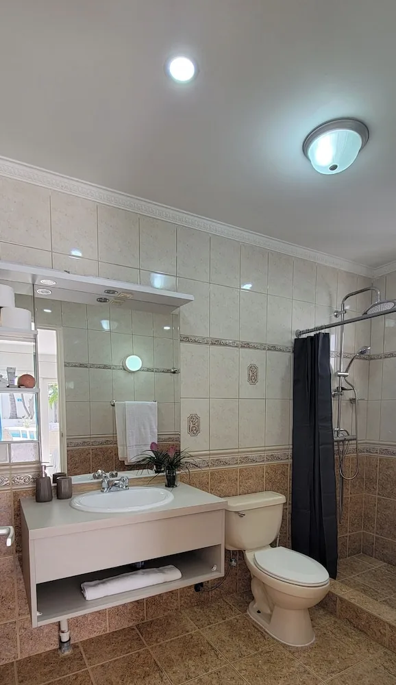 فيلا سوبيريور بسريرين كوين وسريرين منفصلين بإطلالة على المسبح بشرفة، Bubali Villa And Apartments 5/5