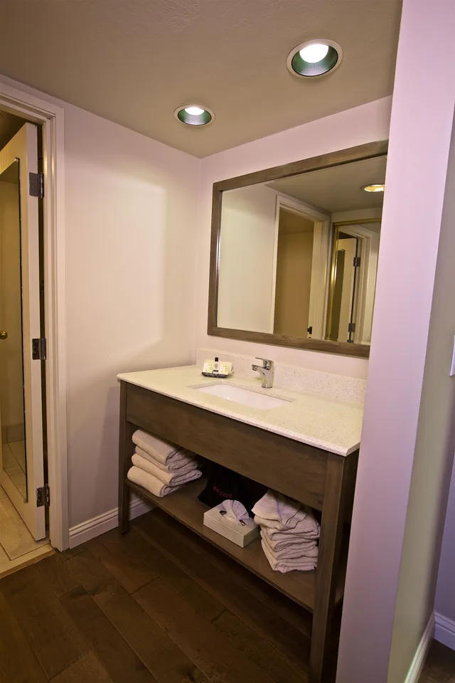 Premium, 2 Queen Beds, Partial Bay View، 456 Embarcadero Inn Suites 7/7