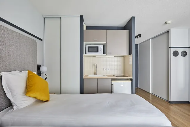 Studio, Double Bed, Balcony, Appart'hotel Odalys City - Lyon Centre Confluence 6/10