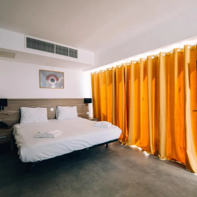 غرفة بسرير مزدوج أو سريرين منفصلين بإطلالة جزئية على البحر، Primera Hotel 10/10