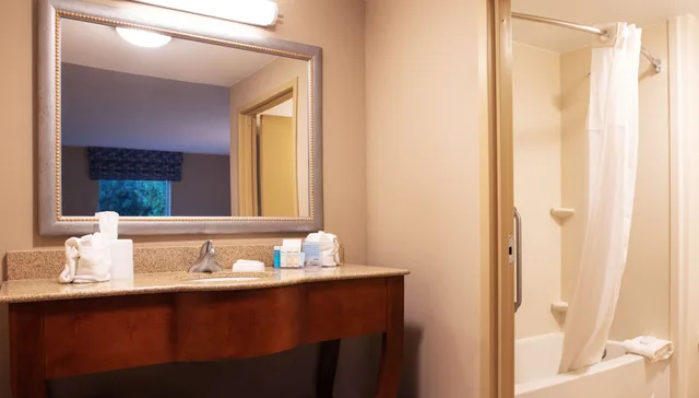 غرفة بسريرين كوين مع أريكة لذوي الإعاقة، Hampton Inn Gloucester 5/5