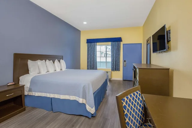 غرفة قياسية بسرير كينج، Days Inn By Wyndham Banning Casino/Outlet Mall 1/2