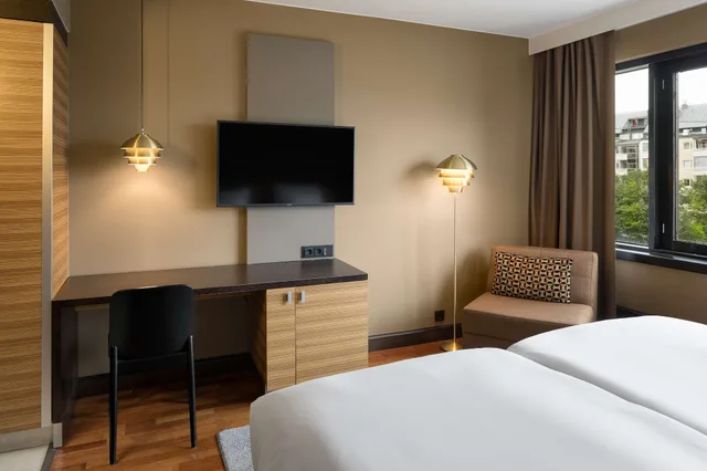 Standard, Twin Beds, City View, Radisson Blu Marina Palace 3/7