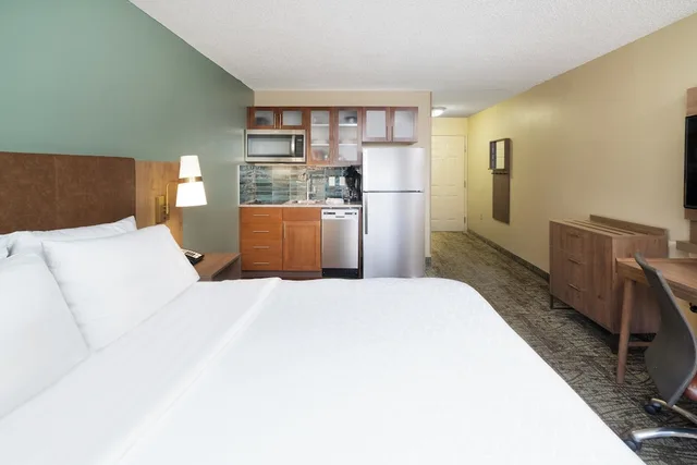 جناح استوديو بسرير كينج بمطبخ لذوي الإعاقة، Staybridge Suites Memphis-Poplar Ave East 1/5