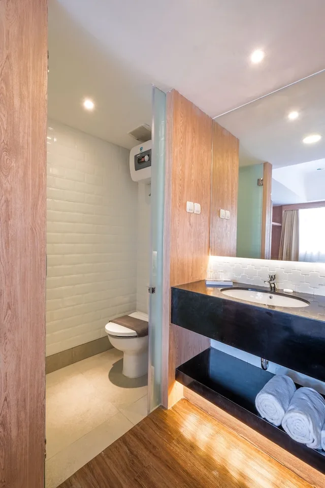 جناح بسرير كينج بشرفة، Bigland Hotel Bogor 7/10