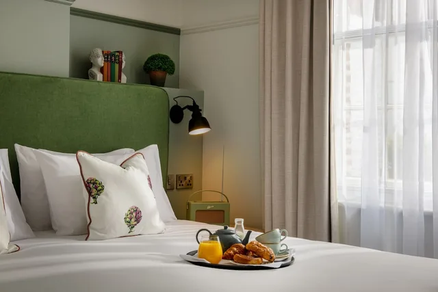 غرفة بريميير بسرير كينج، Lady Anne Middletons Hotel 1/1