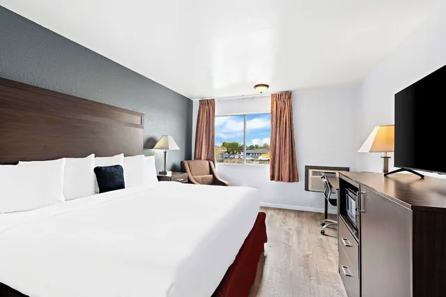 غرفة بسرير كينج، Red Lion Inn and Suites Yakima 1/5