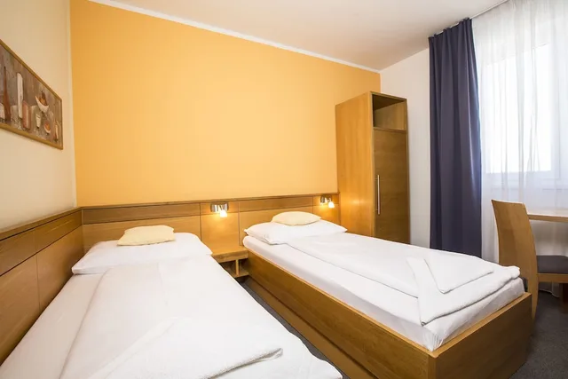 غرفة بزنس بسريرين منفصلين بغرفة نوم واحدة، BEST WESTERN Hotel Trend 1/10