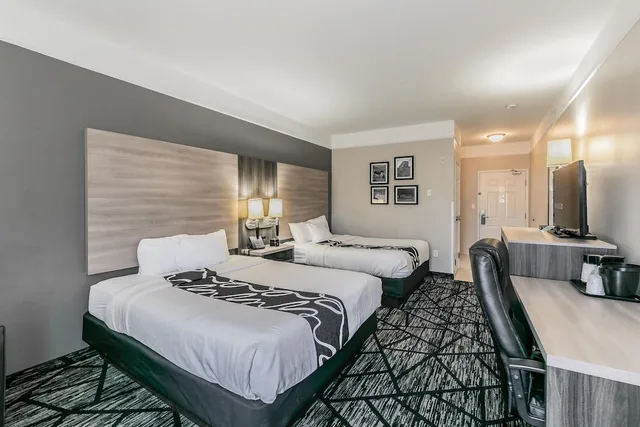 غرفة بسريرين كوين لذوي الإعاقة، La Quinta Inn and Suites by Wyndham Granbury 2/5