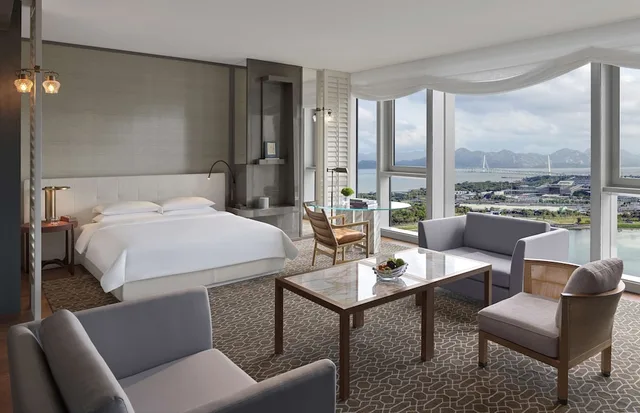 Studio, King Bed, Bay View، Andaz Shenzhen Bay, By Hyatt 1/2