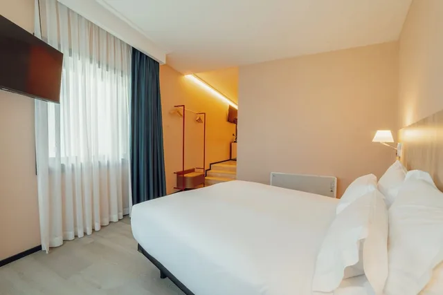 غرفة عائلية بسرير مزدوج وسريرين منفصلين، ABC HOTEL PORTO CAMPANHA 1/8