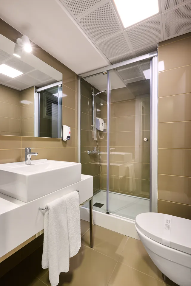 غرفة قياسية ثلاثية، The New Hotel Zeybek 5/6
